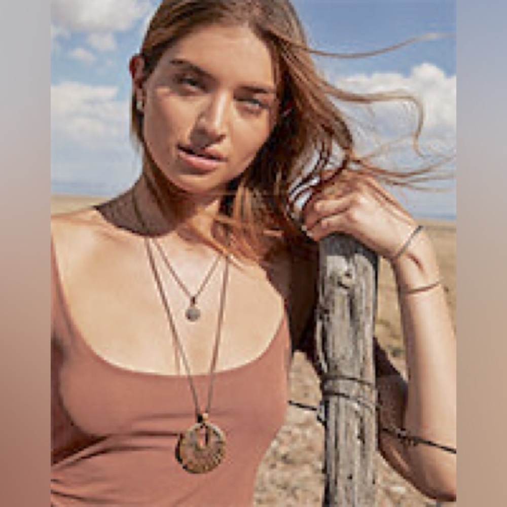 KENDRA SCOTT Deanne Gold Sunburst Necklace - Picture 3 of 12